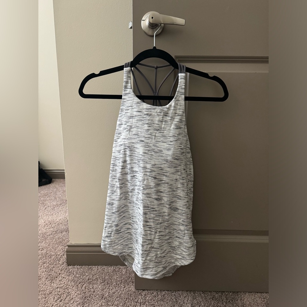 Lululemon tank size 4 open back